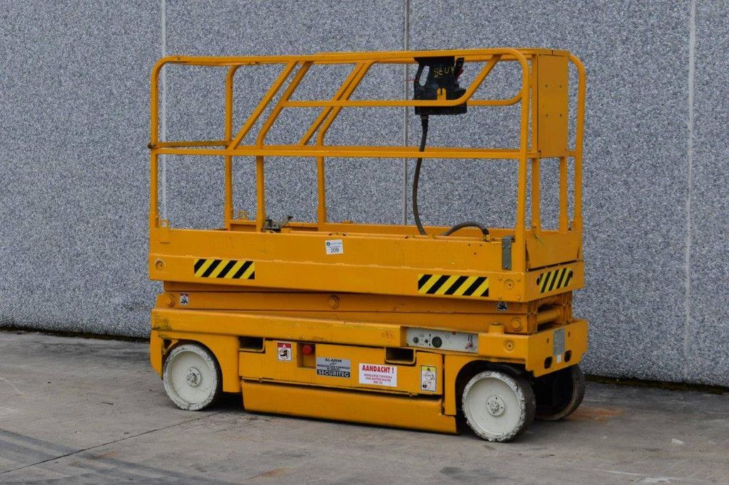 Scissor lift Haulotte Compact 8 Electric 350kg 8m 2002