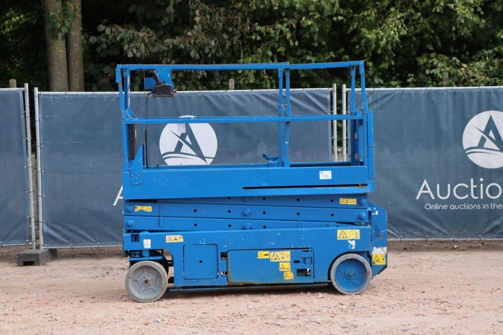 Scissor lift Genie GS-2032 Electric 8.1m 2007