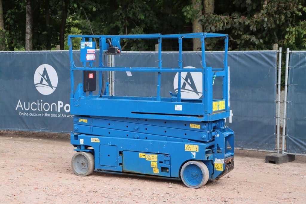 Scissor lift Genie GS-2032 Electric 8.1m 2007