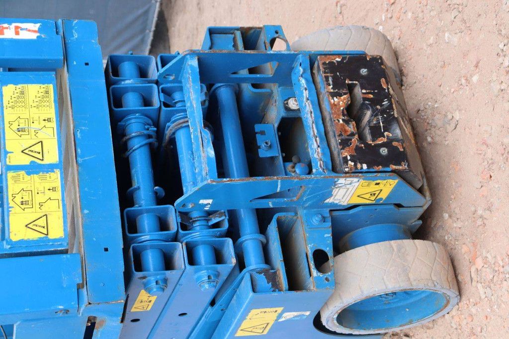 Scissor lift Genie GS-2032 Electric 8.1m 2007