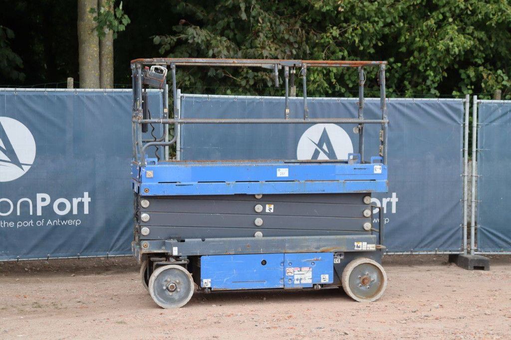 Scherenbühne Aichi SV08CNL Elektro 2012