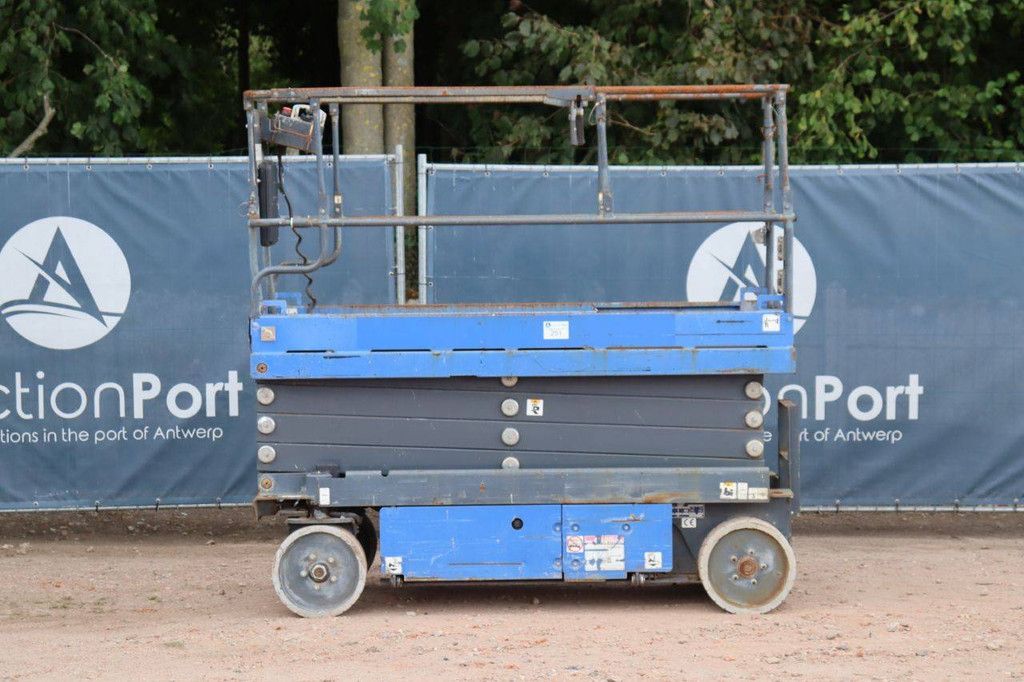Scherenbühne Aichi SV08CNL Elektro 2012