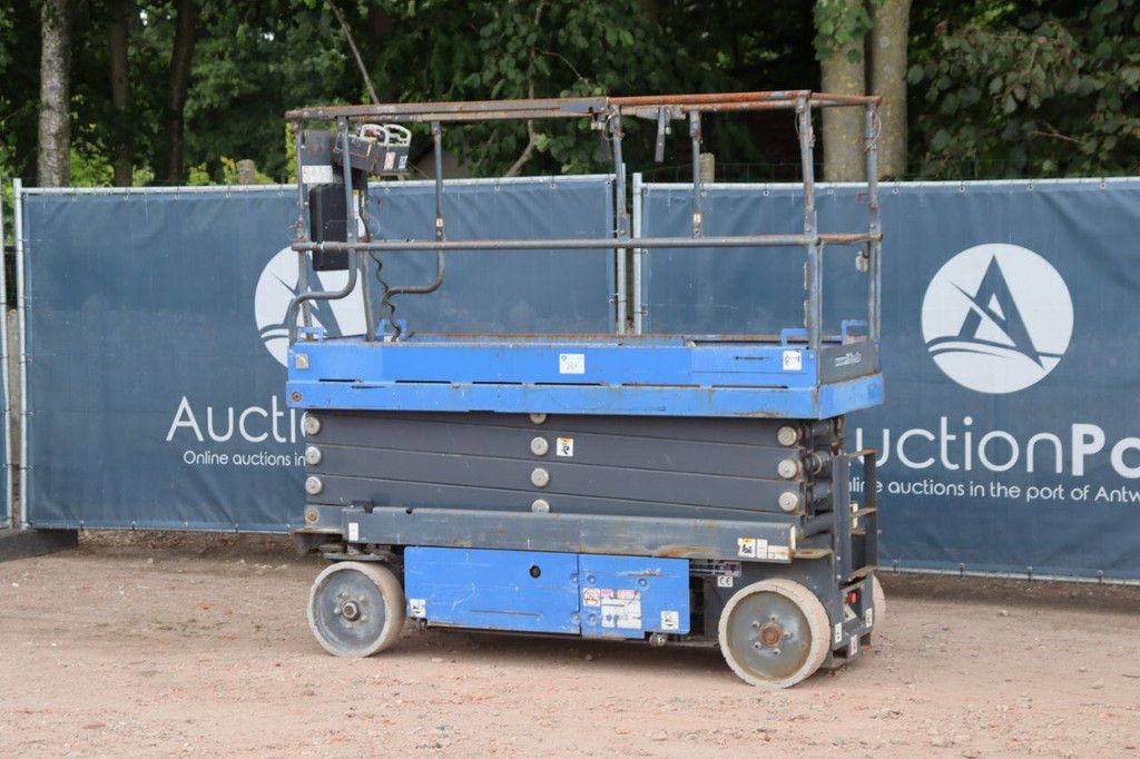 Scherenbühne Aichi SV08CNL Elektro 2012