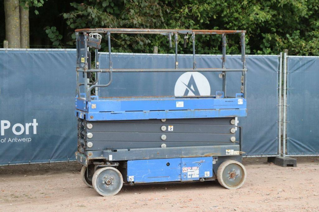 Scherenbühne Aichi SV08CNL Elektro 2012