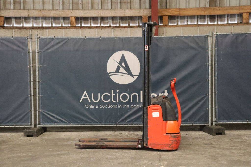 Stacker Linde L 12 Electric 1200kg 4.22m 2005
