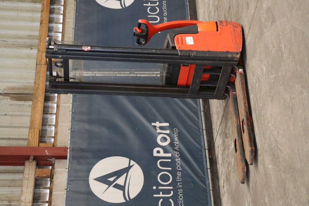 Stacker Linde L 12 Electric 1200kg 4.22m 2005