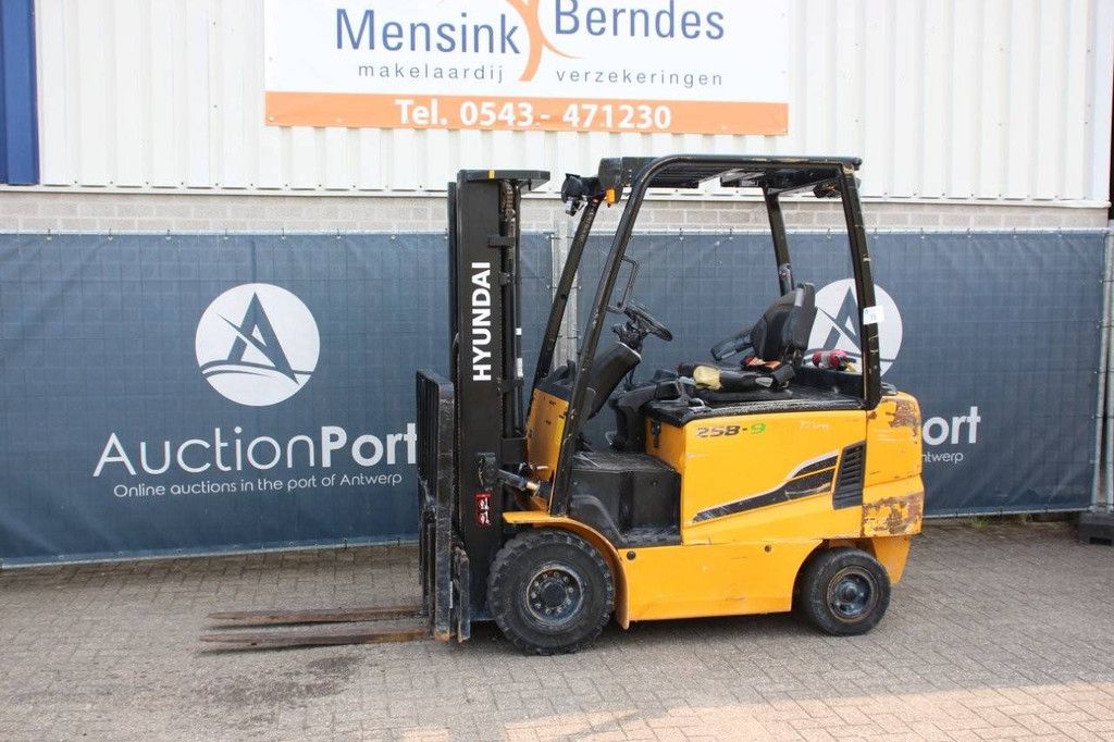 Hyundai 15B-9 Elektro-Gabelstapler 2500 kg 3,3 m