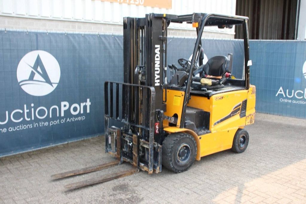 Hyundai 15B-9 Elektro-Gabelstapler 2500 kg 3,3 m