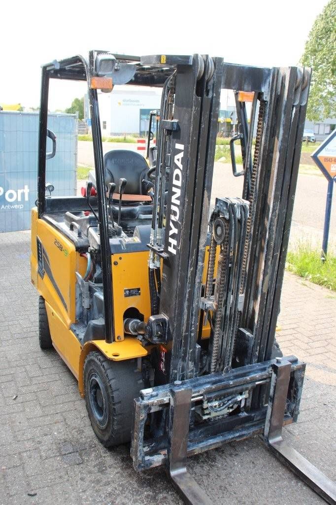 Gabelstapler Hyundai 25B-9 Elektro 2500kg 3,3m 2009