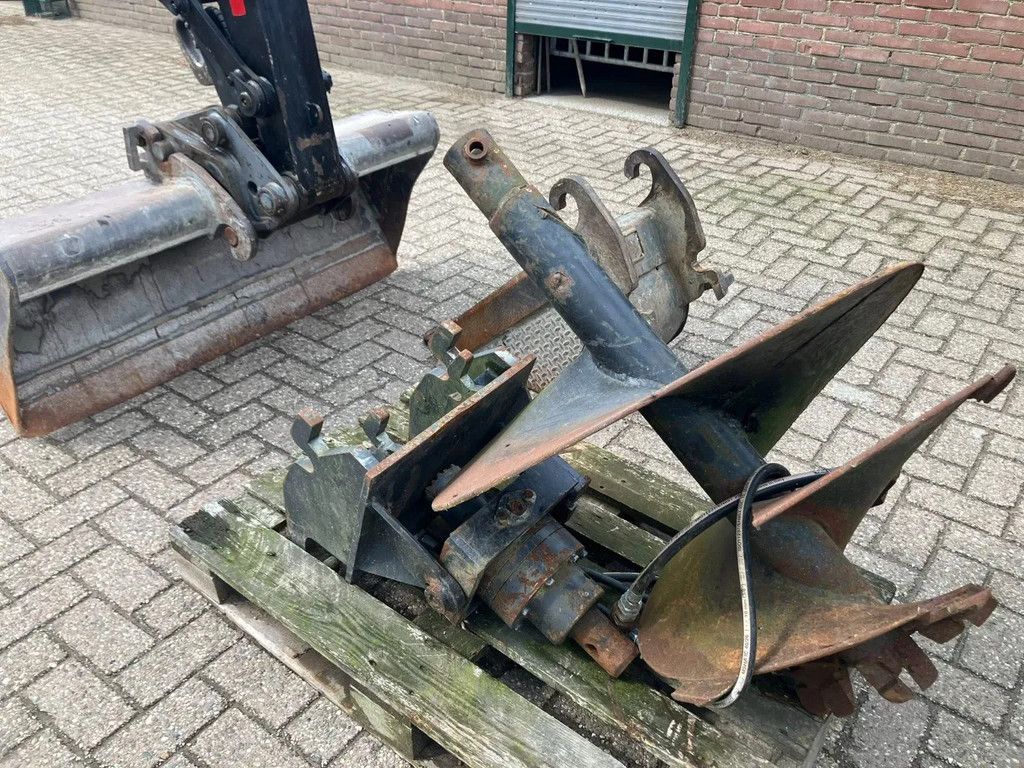 Takeuchi TB 145 Graafmachine Minigraver