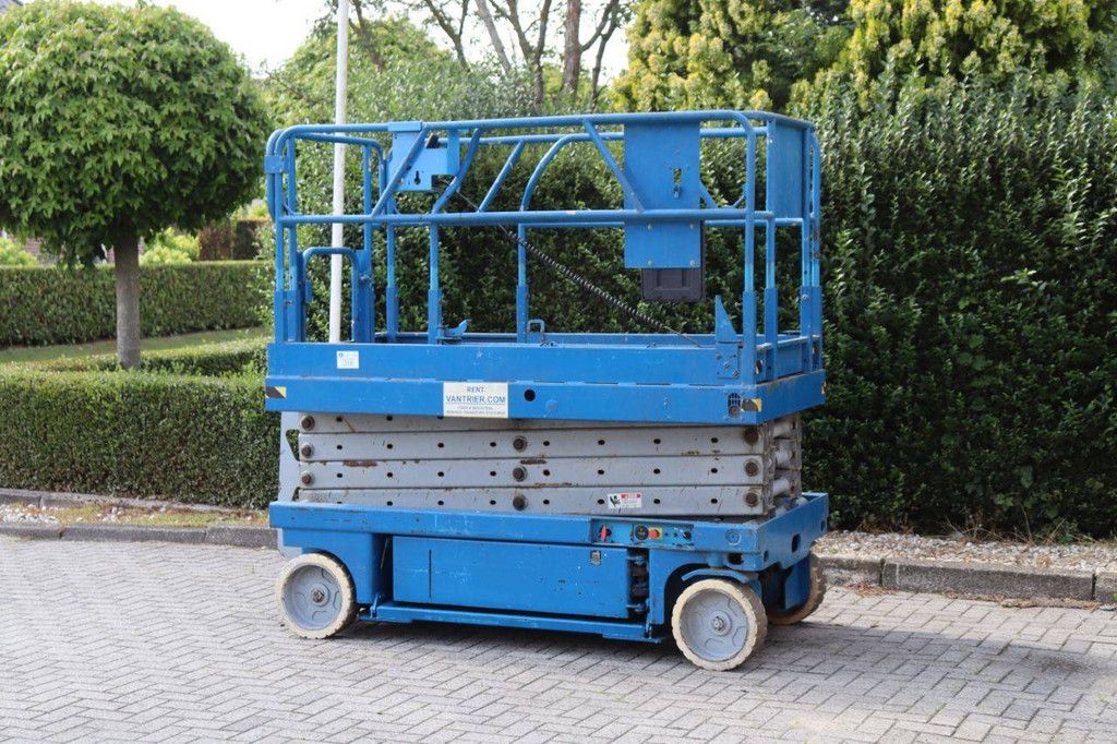 Scissor Lift Genie GS-2646 Electric 9.92 1999