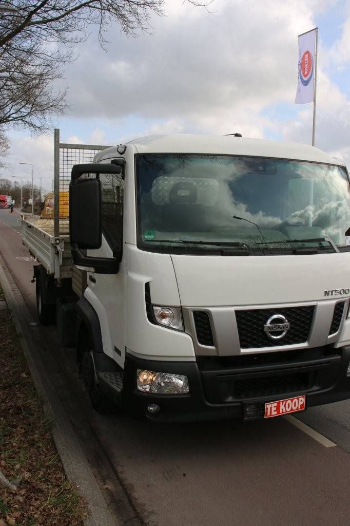 Platte laadbak (vrachtwagen) Nissan NT500 Diesel