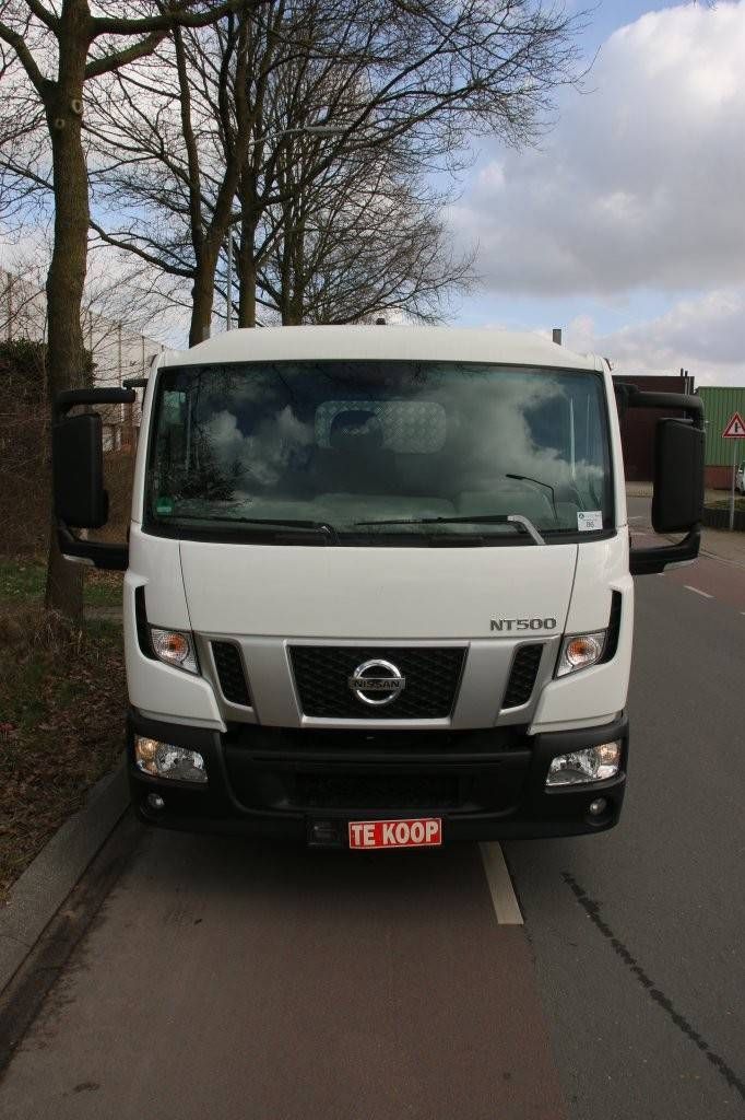 Platte laadbak (vrachtwagen) Nissan NT500 Diesel
