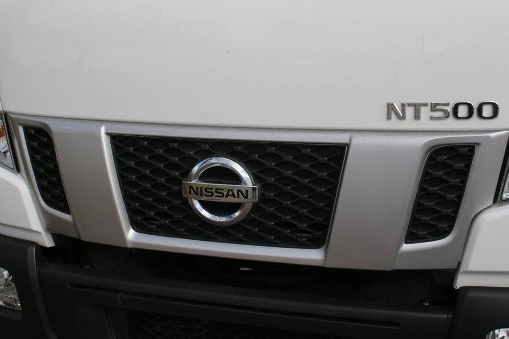 Platte laadbak (vrachtwagen) Nissan NT500 Diesel
