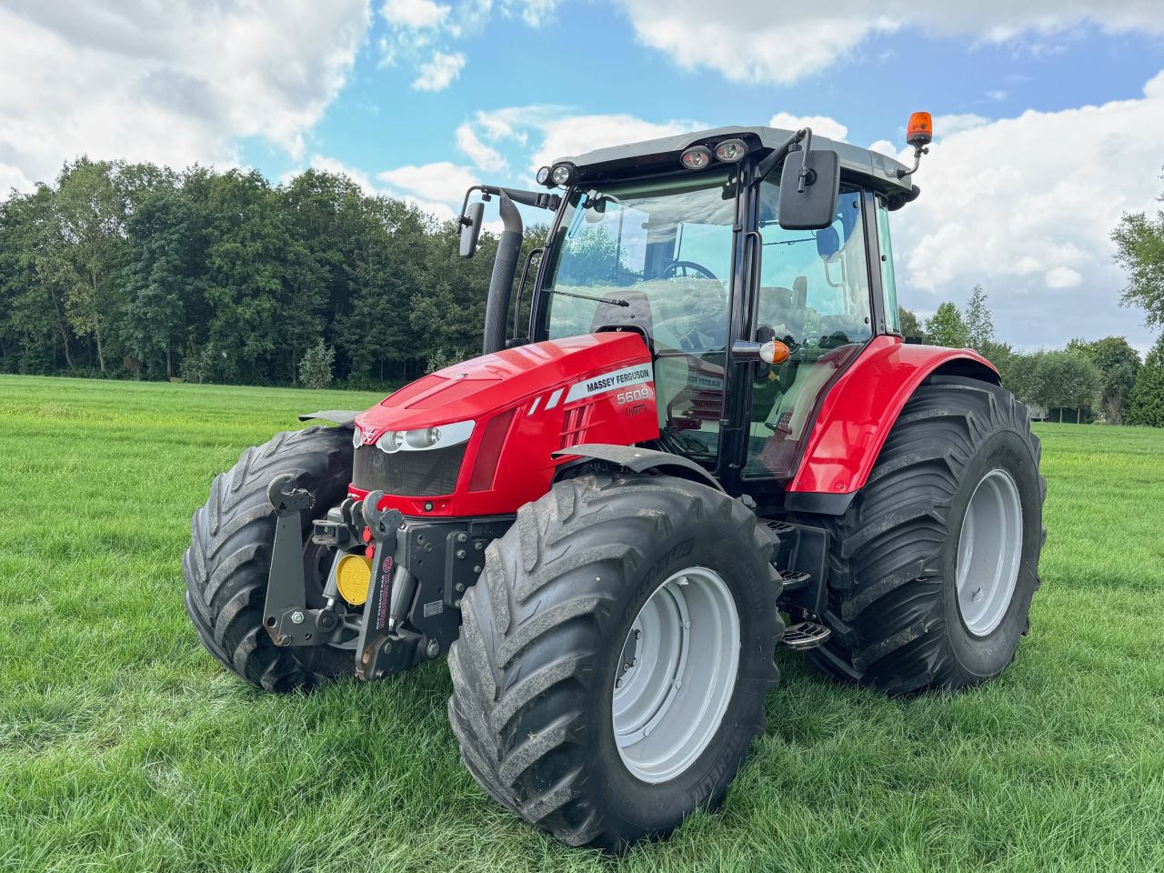 Massey Ferguson 5609 Dyna-4