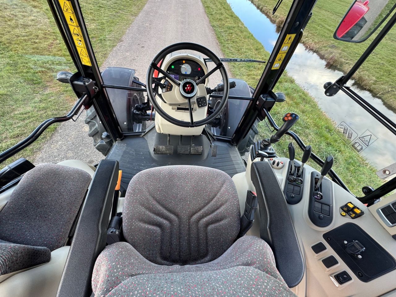 Massey Ferguson 5609 Dyna-4