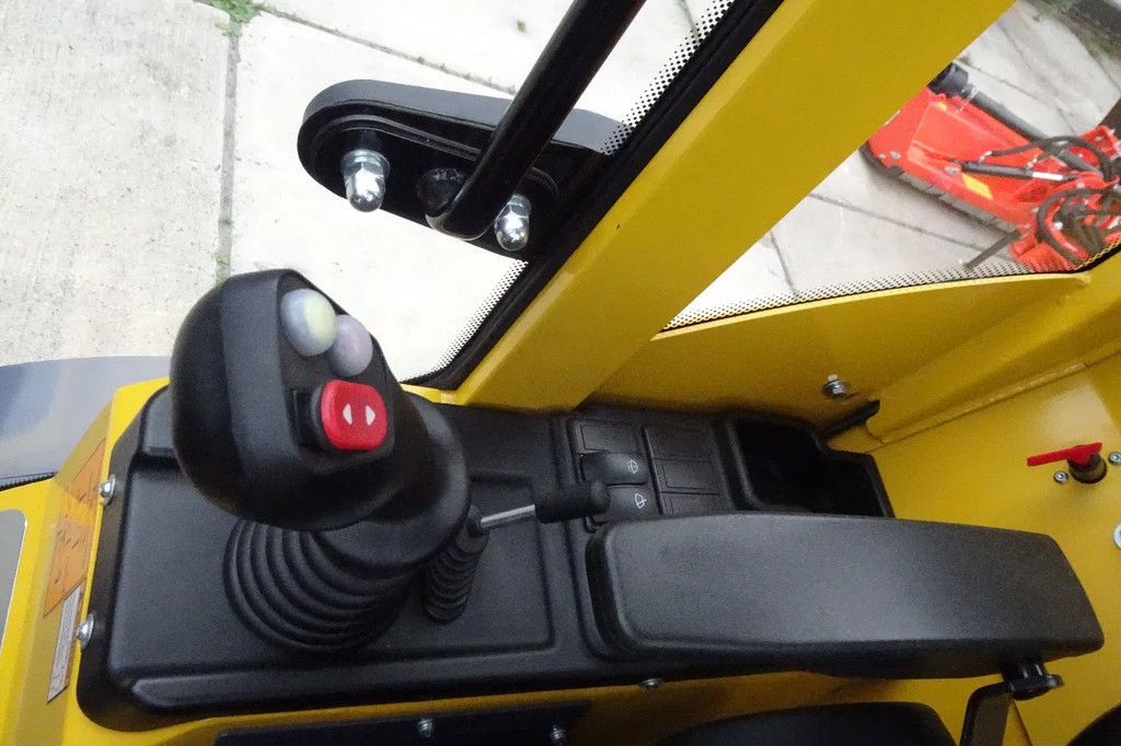 Eurotrac W12CS met cabine
