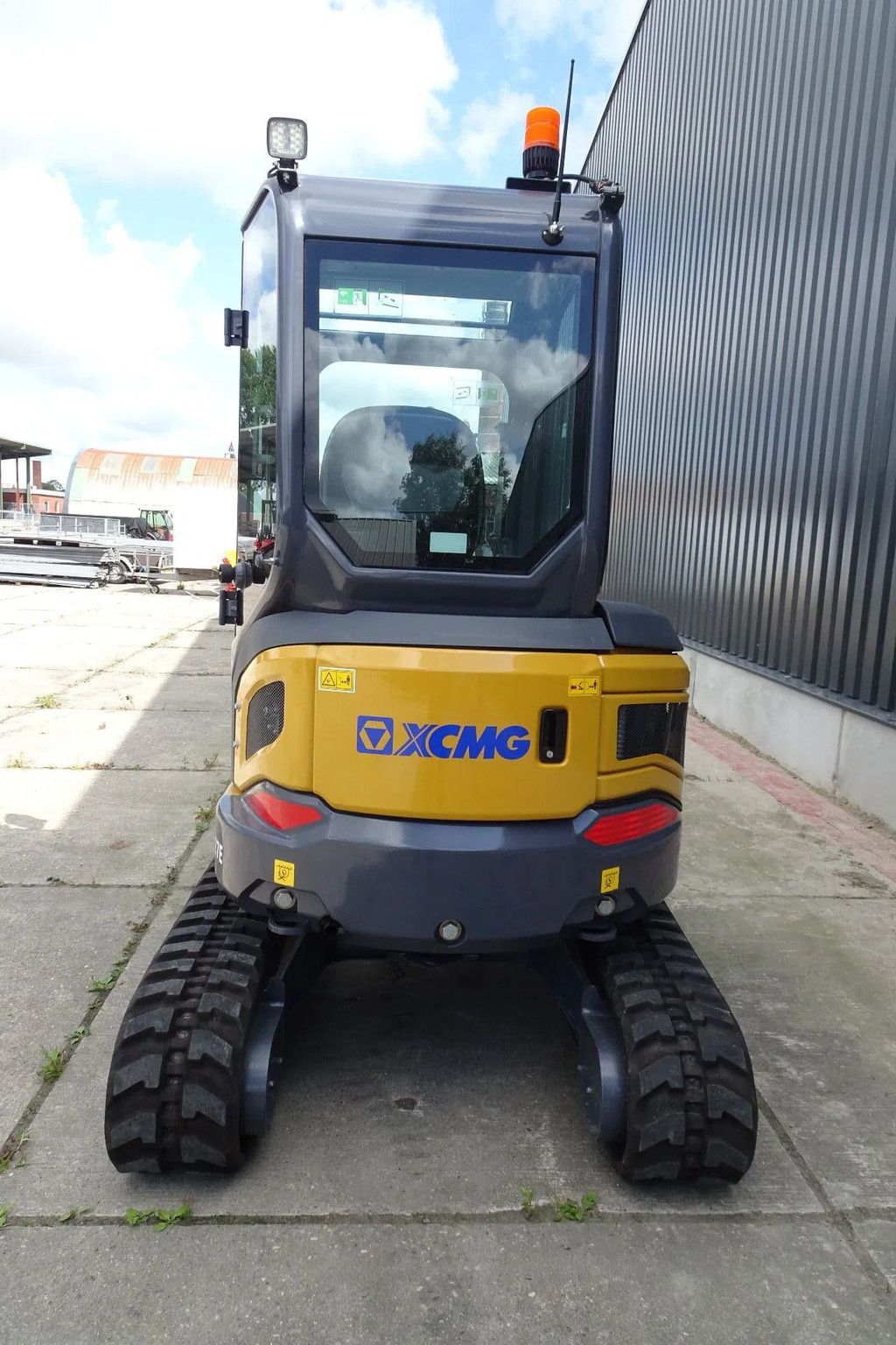 XCMG XE27E Midikraan