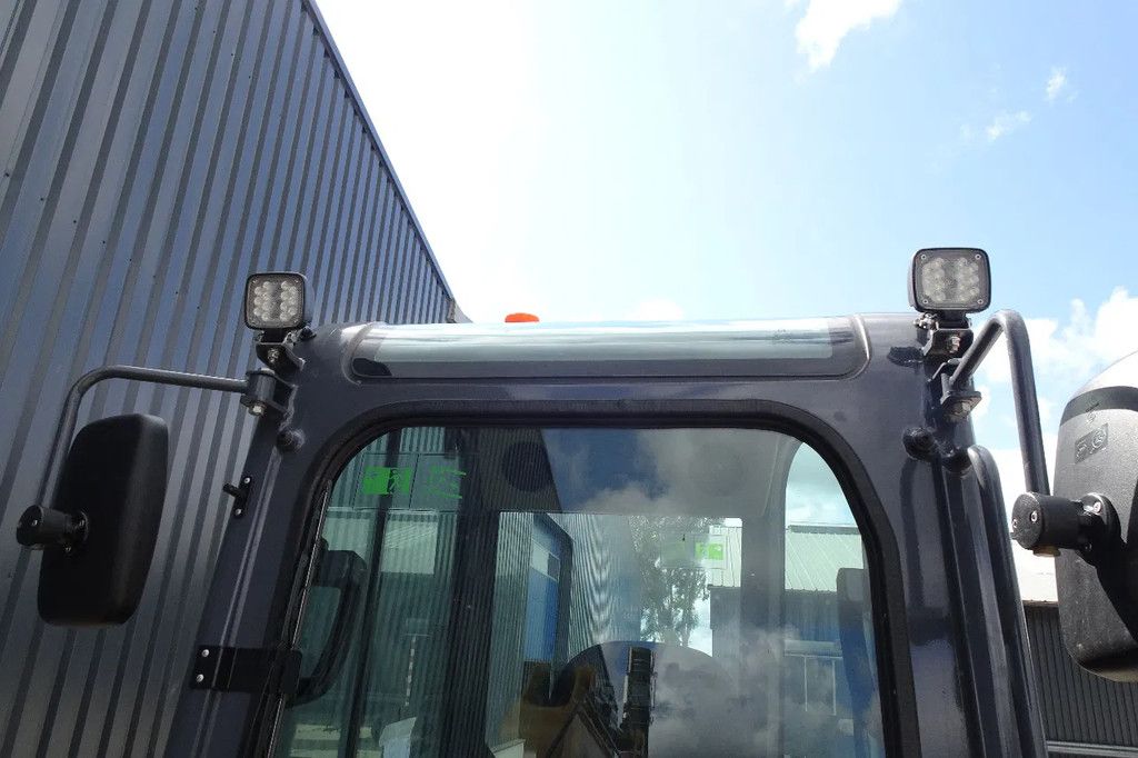 XCMG XE27E Midikraan