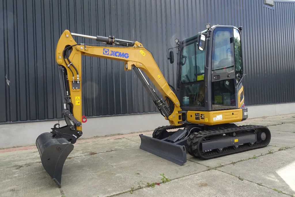 XCMG XE27E Midikraan