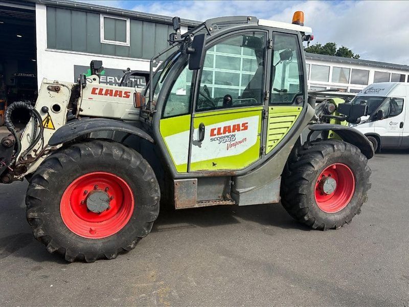 Claas Scorpion 7040