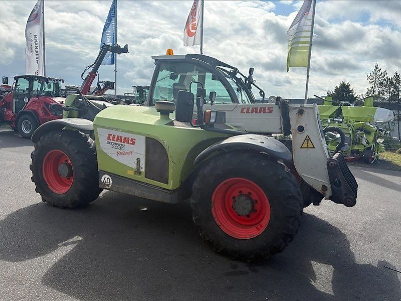 Claas Scorpion 7040
