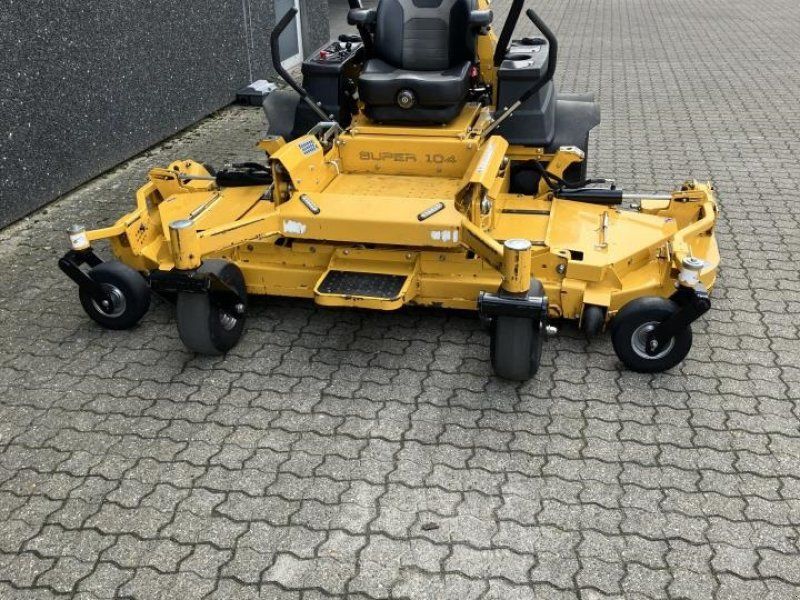 Hustler SUPER 104