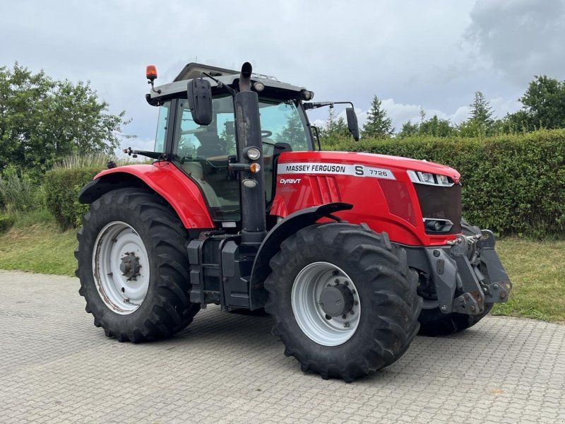 Massey Ferguson 7726S.