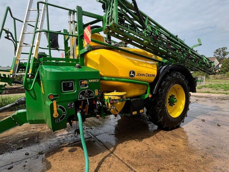 John Deere M952 I