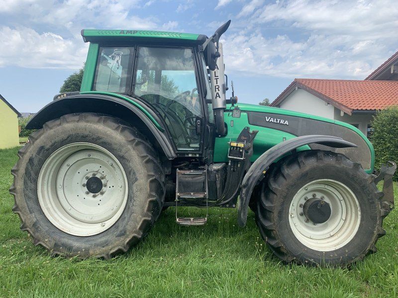 Valtra T171HiTech mit Frontlader Hauer POM-VX150