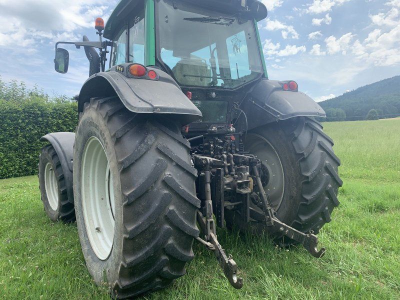 Valtra T171HiTech mit Frontlader Hauer POM-VX150