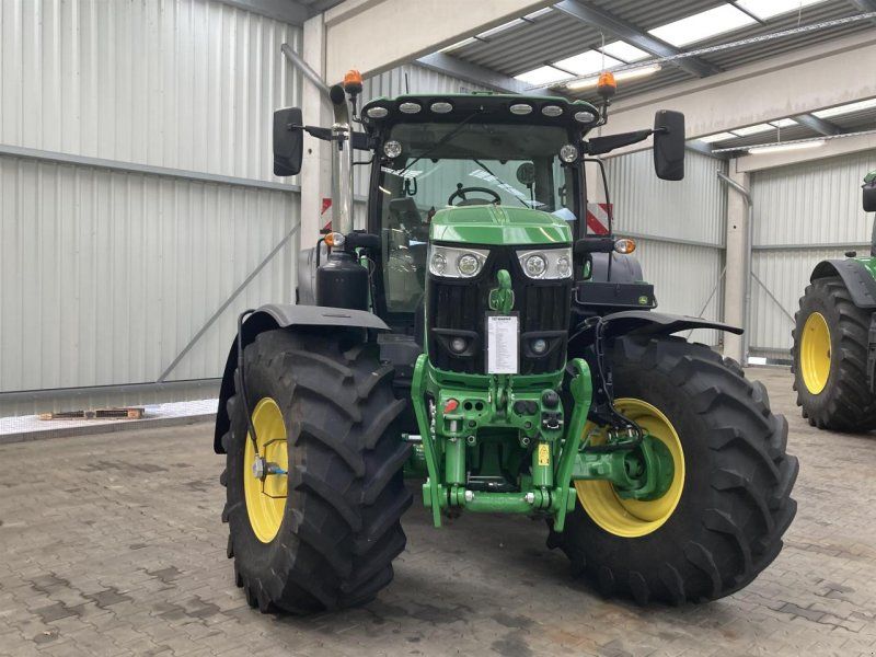 John Deere 6215R