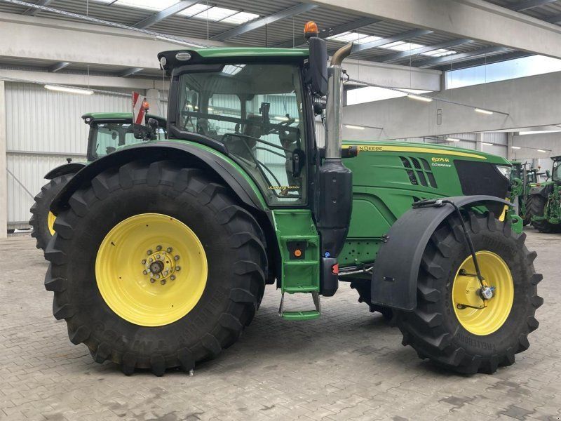 John Deere 6215R
