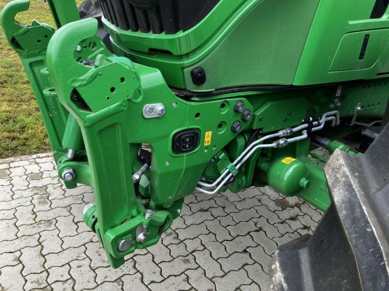John Deere 6R 215