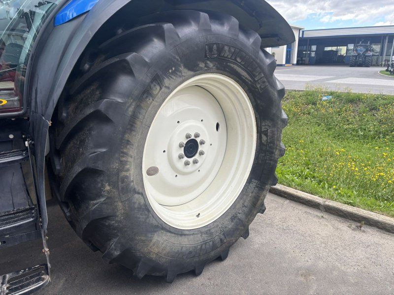 New Holland T6030 Plus