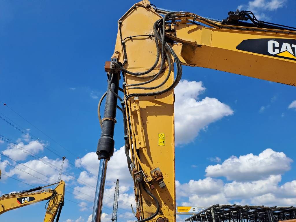 CAT 330FL N