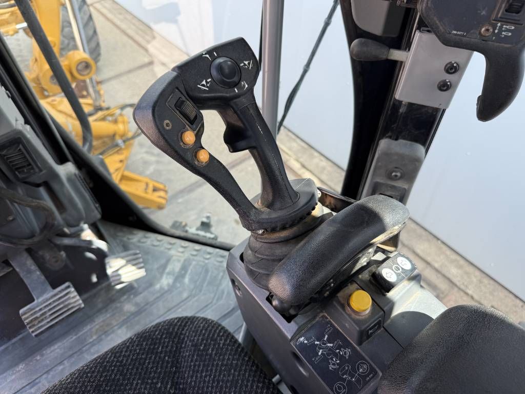 CAT 140M3 - Pushblock / Ripper / Joystick Controls