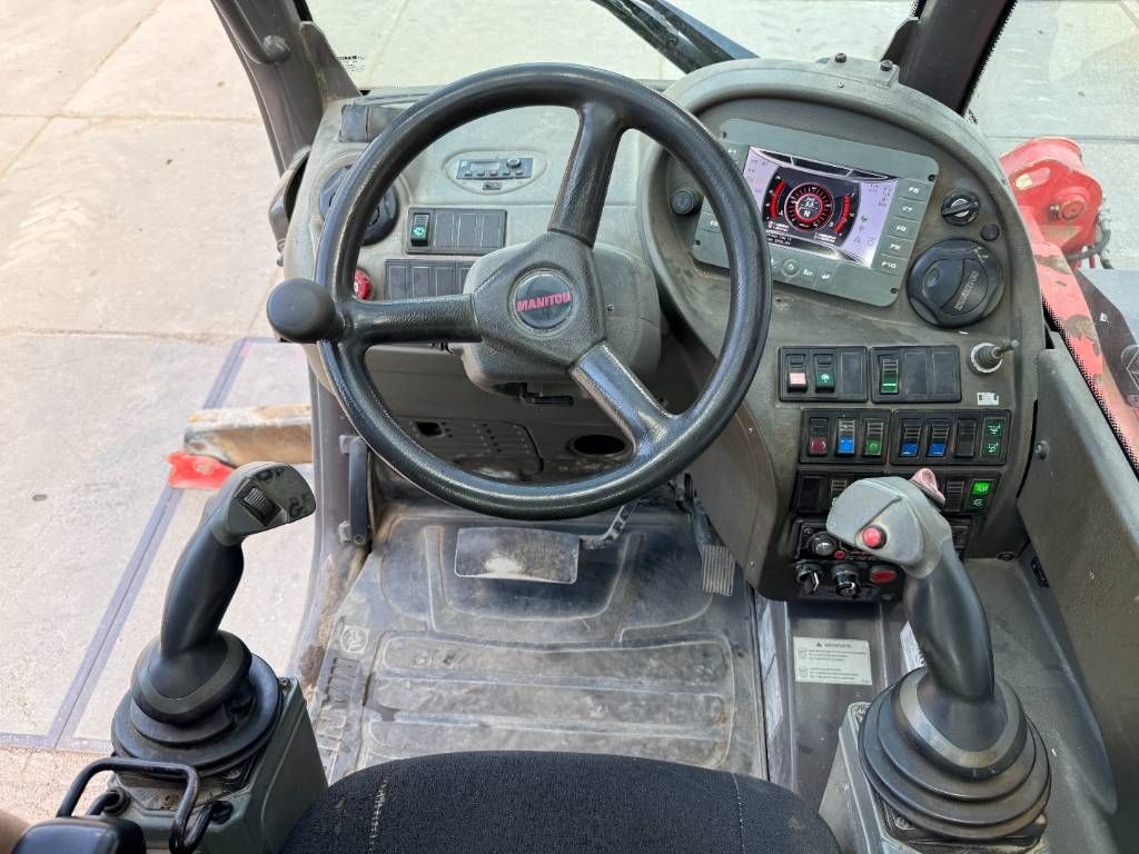 Manitou MRT2150+ Privilege - Remote Control / 4x4x4 / AC