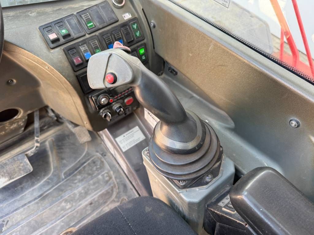 Manitou MRT2150+ Privilege - Remote Control / 4x4x4 / AC