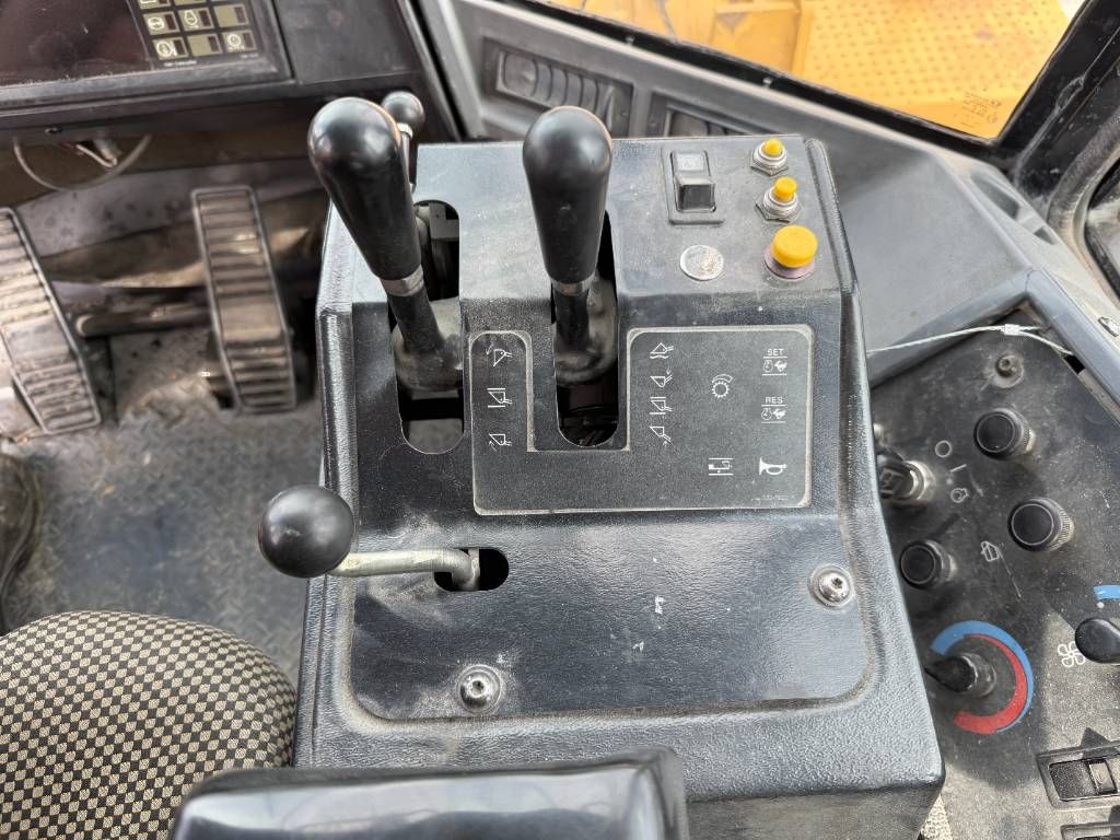CAT 990 Series II - Rebuild! - German Machine / Chains