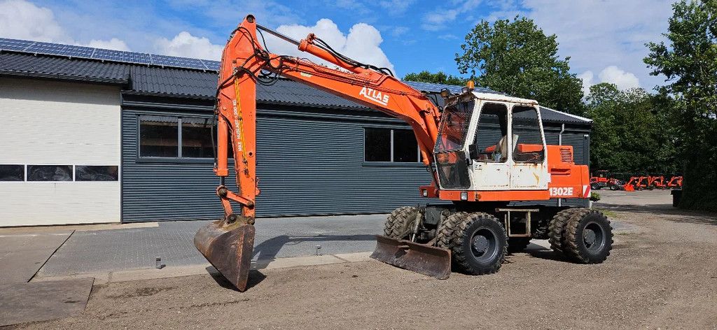 Atlas 1302 E