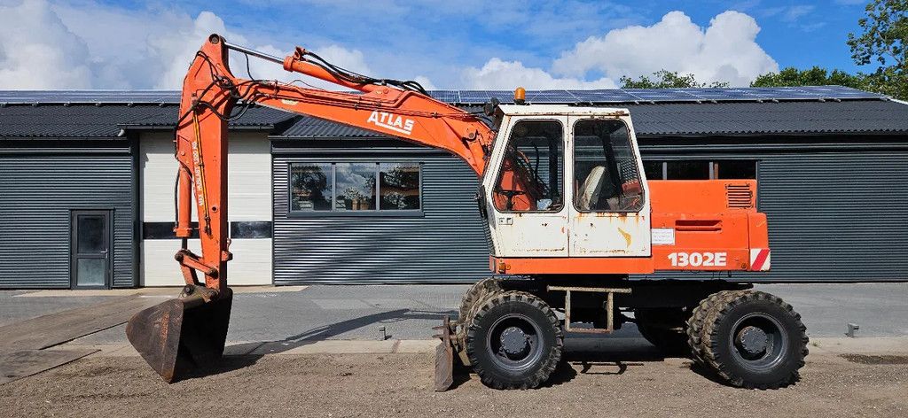Atlas 1302 E