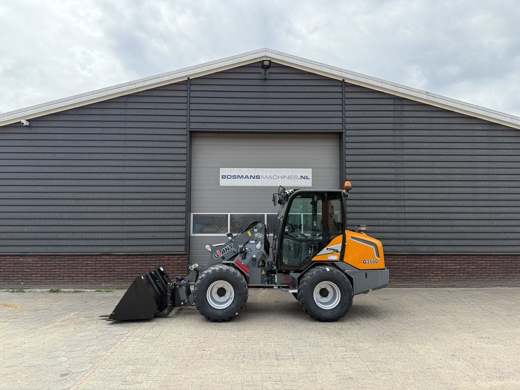 Giant G3500 shovel NIEUW met cabine