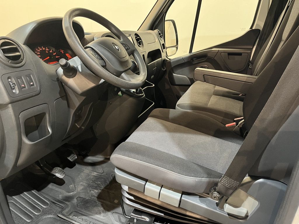 Renault Master 2.3 dCi L1H2 130 PK Servicebus / Sortimo Inrichting / Euro 6 / Luchtvering / Airco / Cruise Control / PDC / Navigatie / 3-Zits