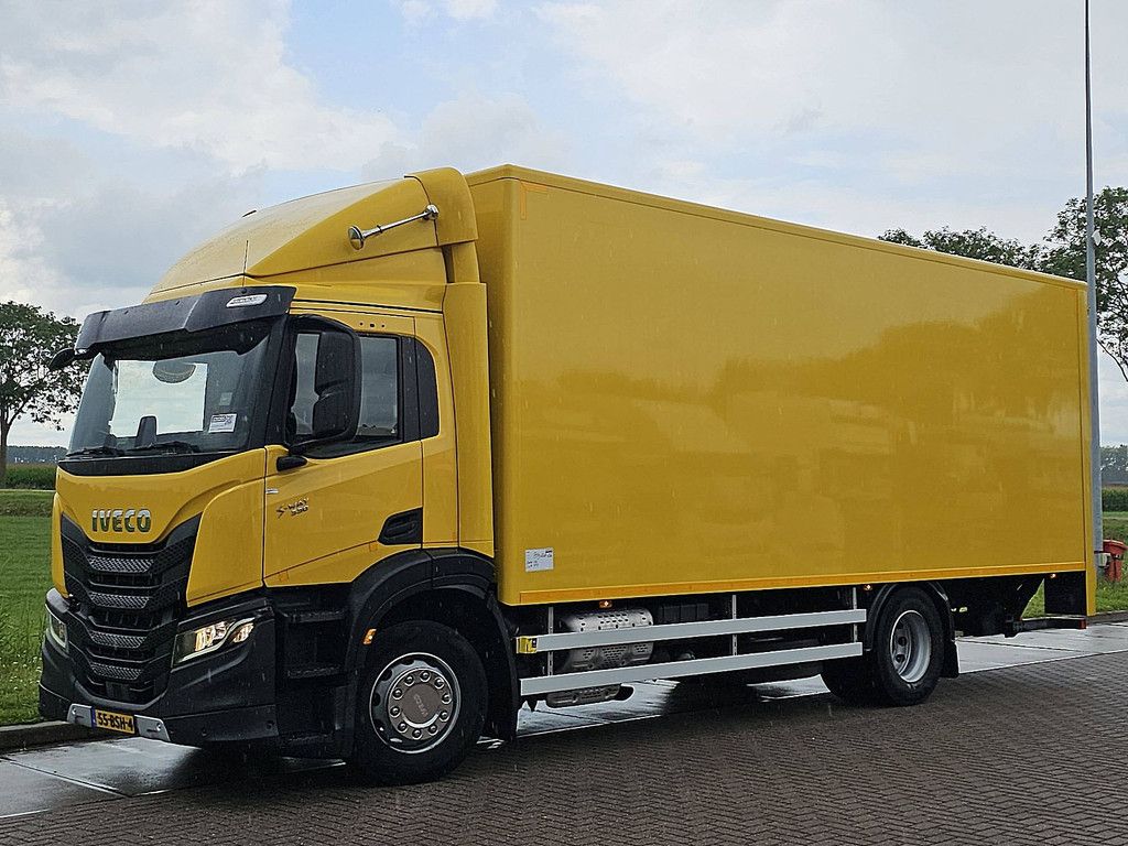 IVECO S-WAY AD190S33 2t taillift airco
