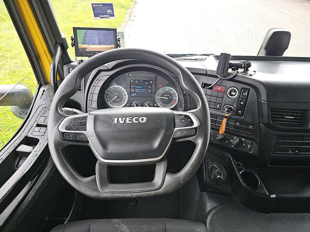 IVECO S-WAY AD190S33 2t taillift airco
