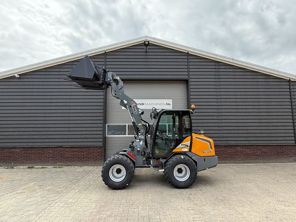 Giant G3500 shovel NIEUW met cabine