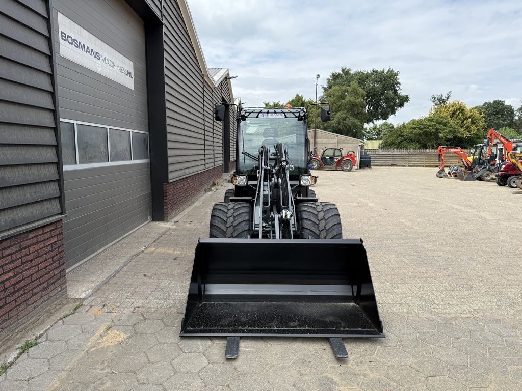 Giant G3500 shovel NIEUW met cabine