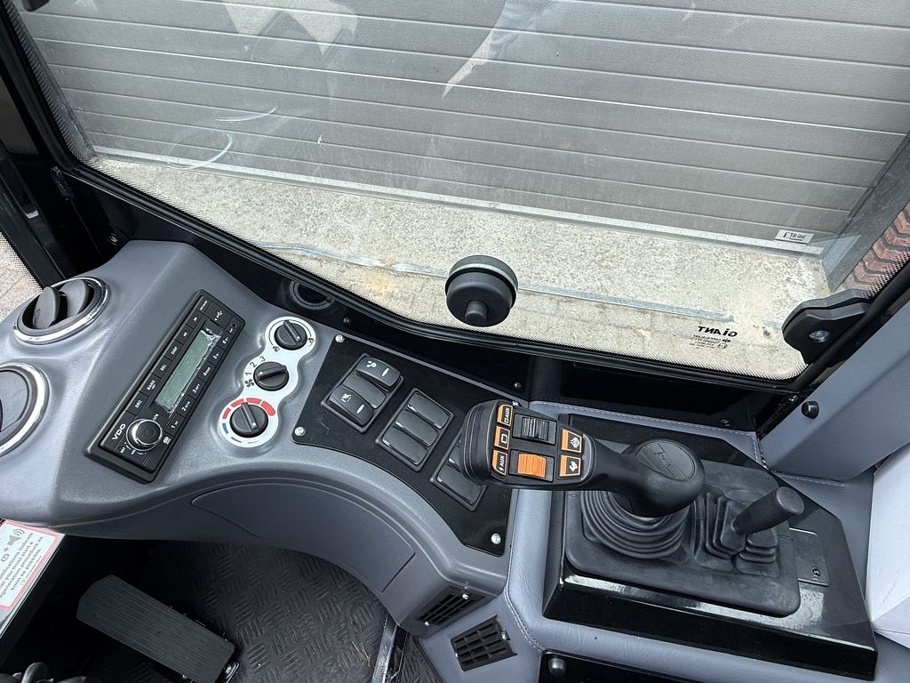Giant G3500 shovel NIEUW met cabine