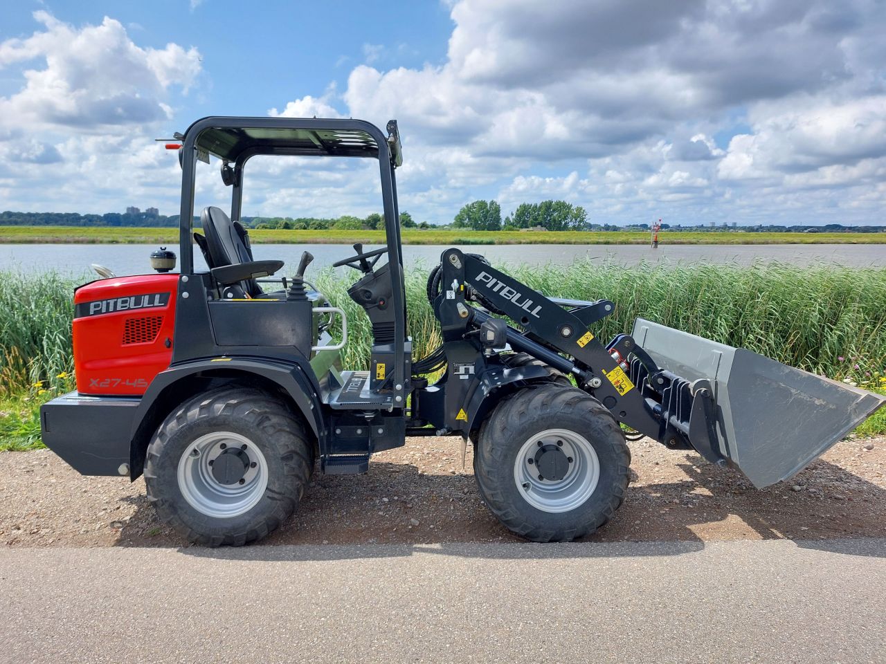 Pitbull X27-45 shovel zeer compleet !!! 193 uur !!!
